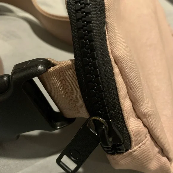 RARE 🦄 Original OG Lululemon Everywhere Belt Bag Peach Gold TB2 - Picture 8 of 13